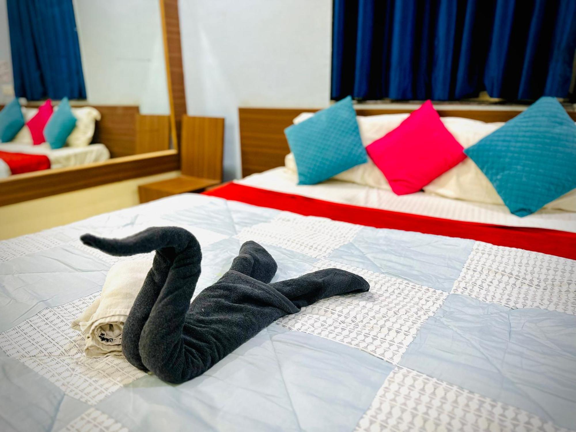 Hotel Sawai Executive Jadhavwadi Eksteriør billede