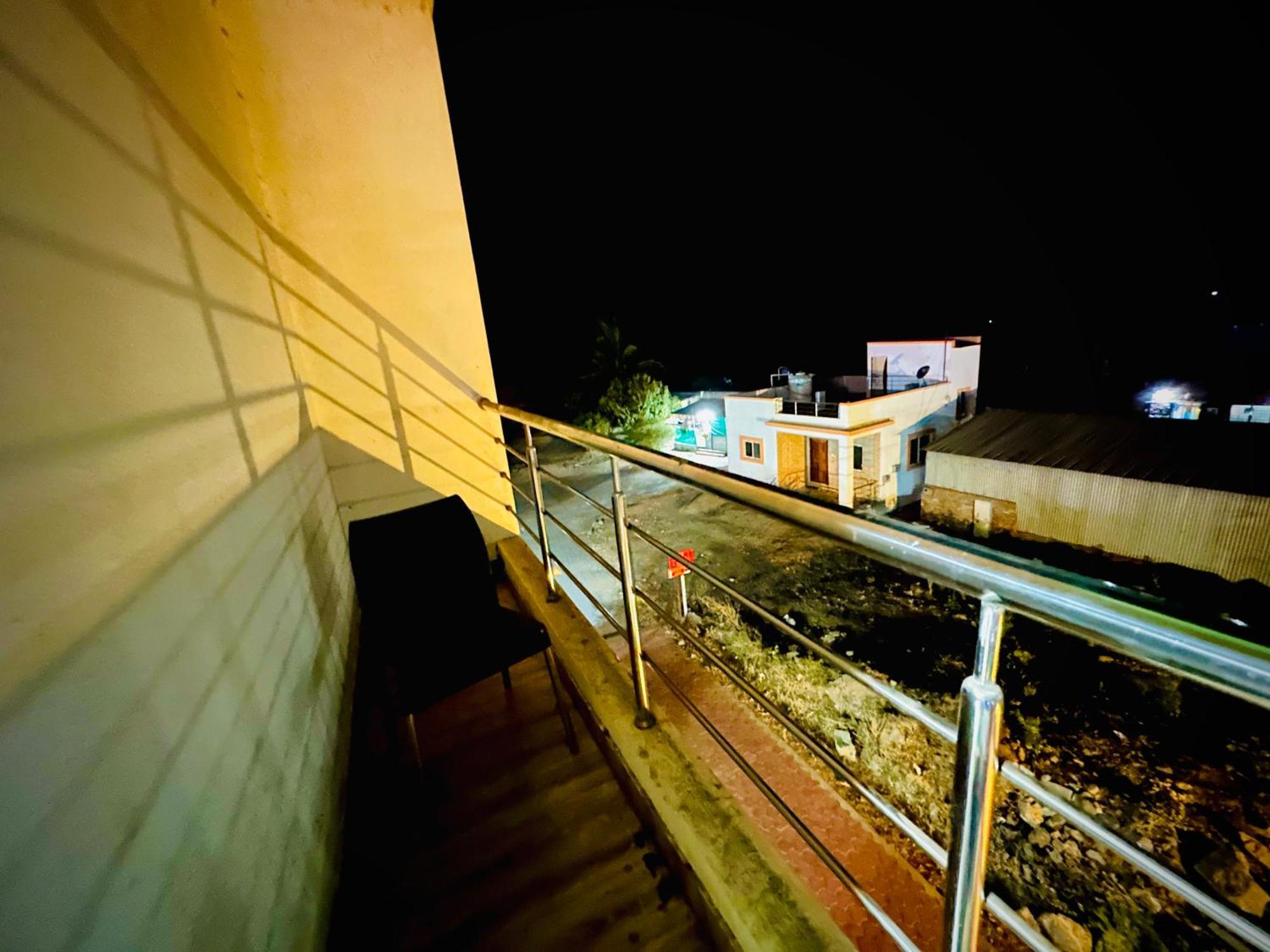 Hotel Sawai Executive Jadhavwadi Eksteriør billede