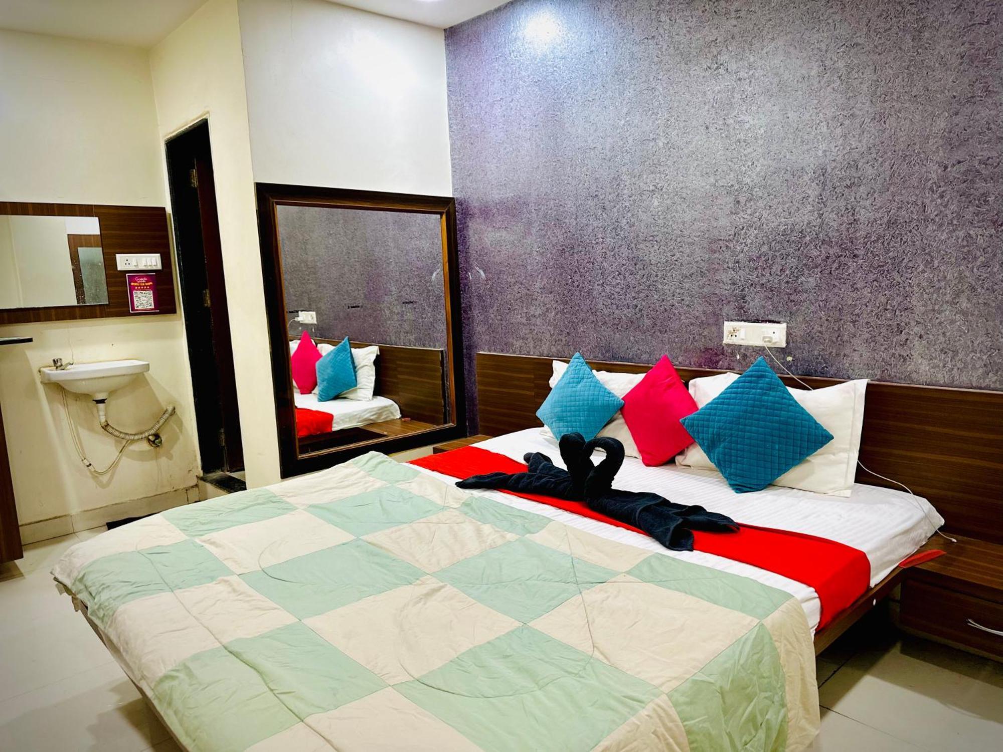 Hotel Sawai Executive Jadhavwadi Eksteriør billede