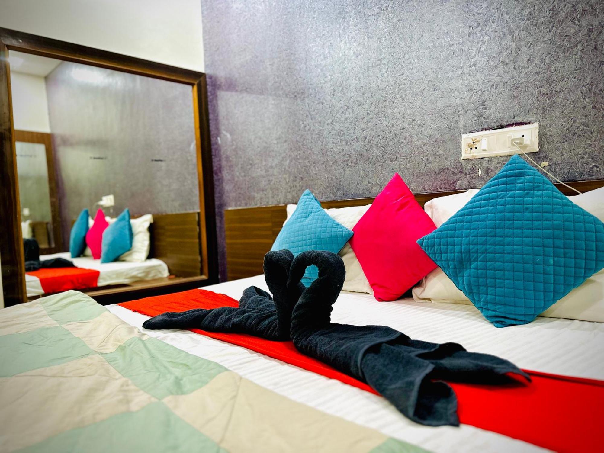 Hotel Sawai Executive Jadhavwadi Eksteriør billede