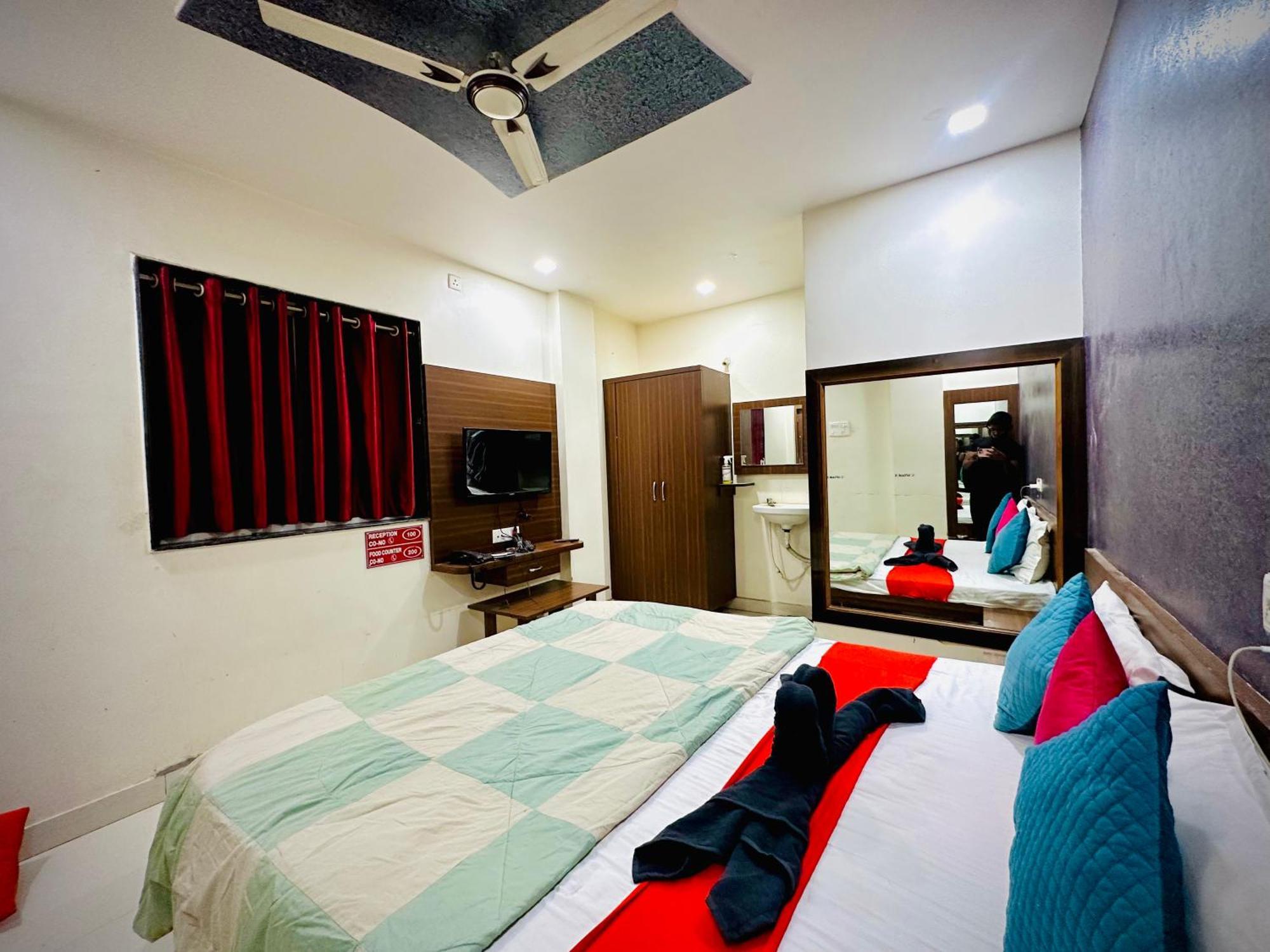 Hotel Sawai Executive Jadhavwadi Eksteriør billede